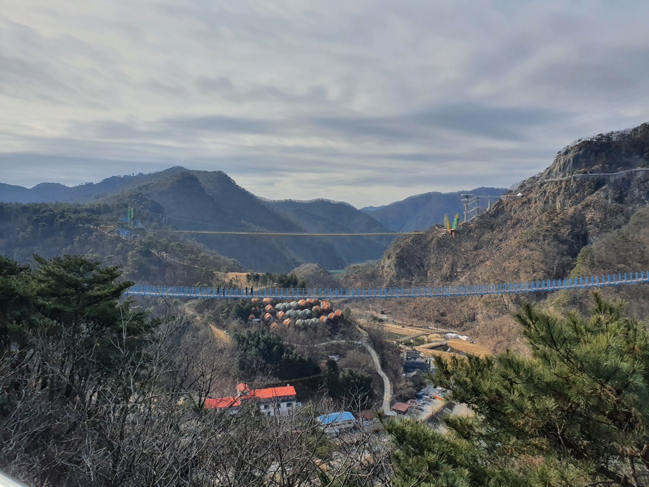 아찔한 소금산 출렁다리